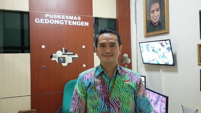 DUKUNG AGAR SEMANGAT: Kepala Puskesmas Gedongtengen dr Tri Kusumo Bawono yang tak lelah terus mendampingi ODHA, saat ditemui Kamis (28/11/2024) lalu.