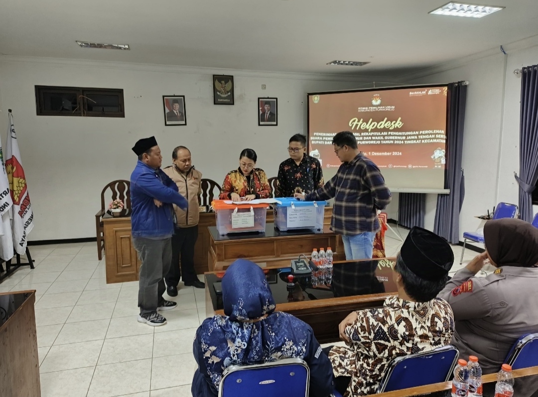 KPU Kabupaten Purworejo saat menerima hasil rekapitulasi dari Kecamatan Bagelen.