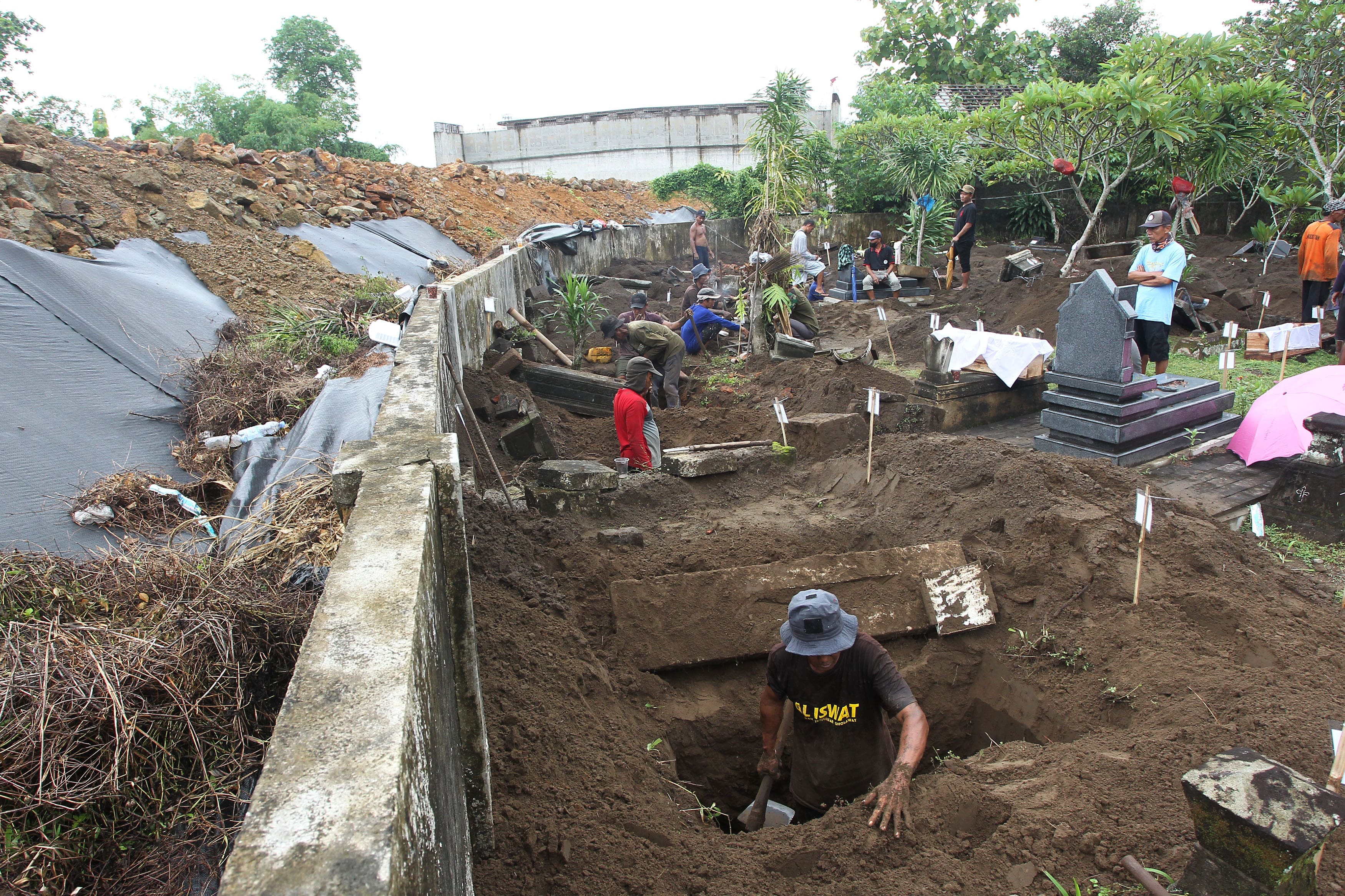 Makam Si Jambu&nbsp;yang Terdampak Tol Jogja-Bawen,&nbsp;Direlokasi ke Bekas Kandang Sapi Kelompok