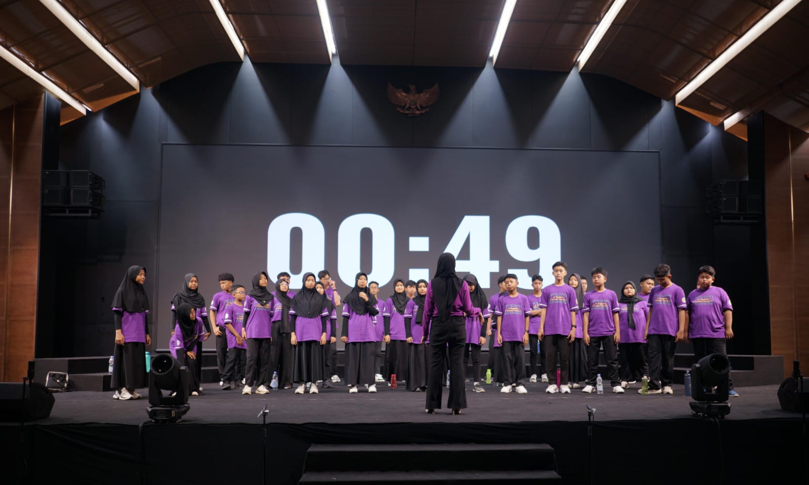 Paduan suara Al Mujahidin Student Chorale (AMSC) menonjol kategori teenager choir dengan skor 80,85 SICC) 2024 baru-baru baru ini  (Doc SMP Muhammadiyah Al Mujahidin Gunungkidul)