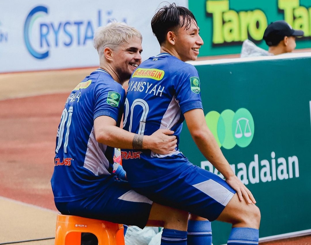 Selebrasi Rafinha bersama Aflyansyah usai mencetak gol dalam kemenangan 5-0 PSIM Jogja atas Nusantara United (ig psimjogja_official)