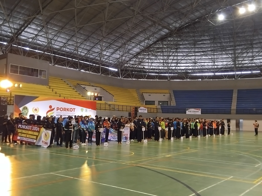ANTUASIAS: Pembukaan Pekan Olahraga Kota Jogja 2024 di GOR Amongrogo, Senin (2/12). Kegiatan ini diikuti 934 atlet dari 14 kemantren.