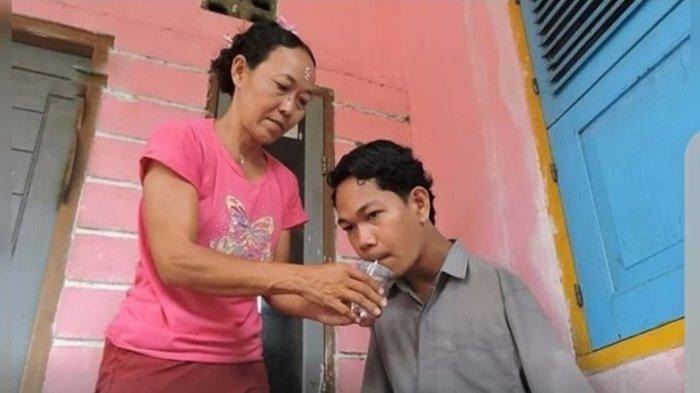 Agus Buntung (22) sebagai tersangka pemerkosaan terhadap mahasiswi sebuah perguruan tinggi negeri (PTN) di Kota Mataram, NTB.