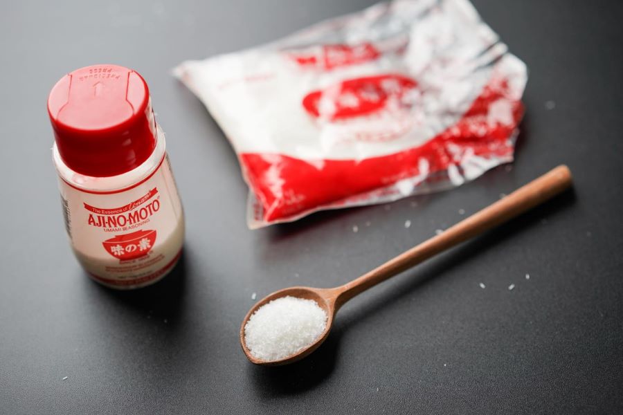 Penyedap makanan yang harus dikonsumsi dalam jumlah yang wajar.