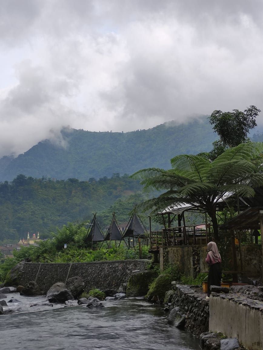 Ilutrasi menikmati liburan akhir pekan yang menyenangkan.