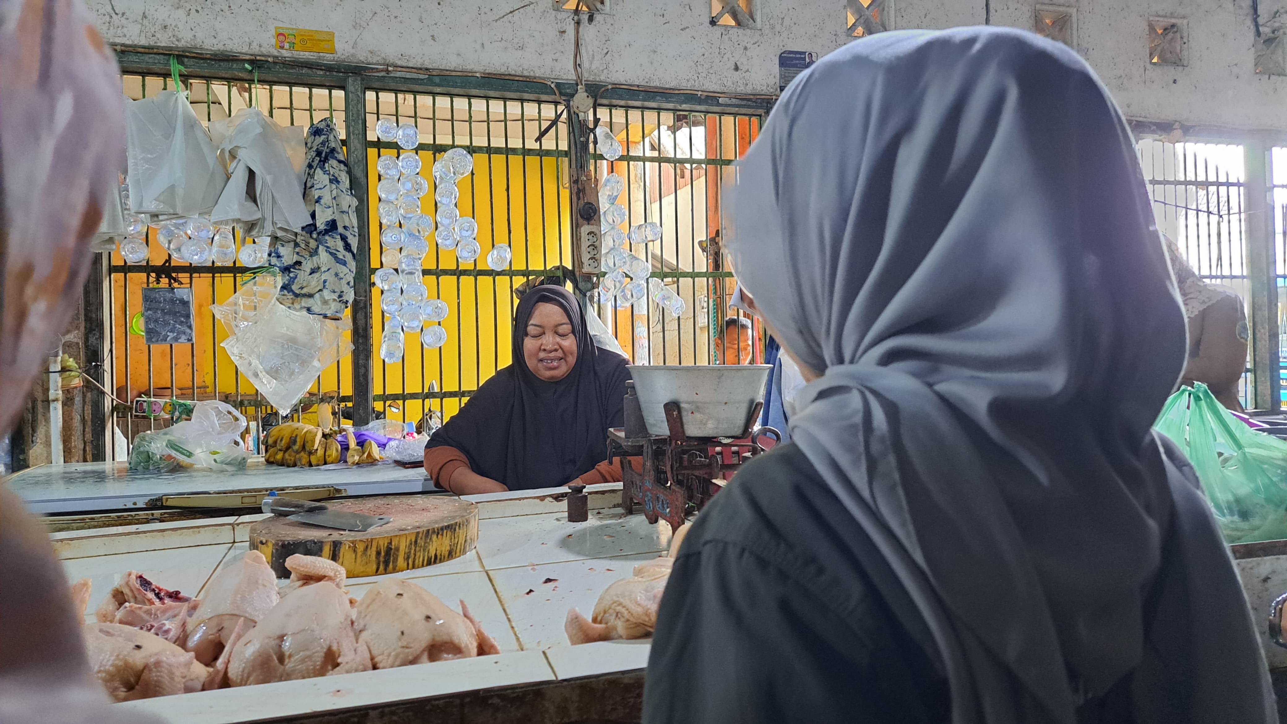 &nbsp;  TPID DIY bersama Pemkab Gunungkidul melalukan operasi pasar di Argosari, Wonosari, Gunungkidul, Selasa (3/12).  &nbsp;
