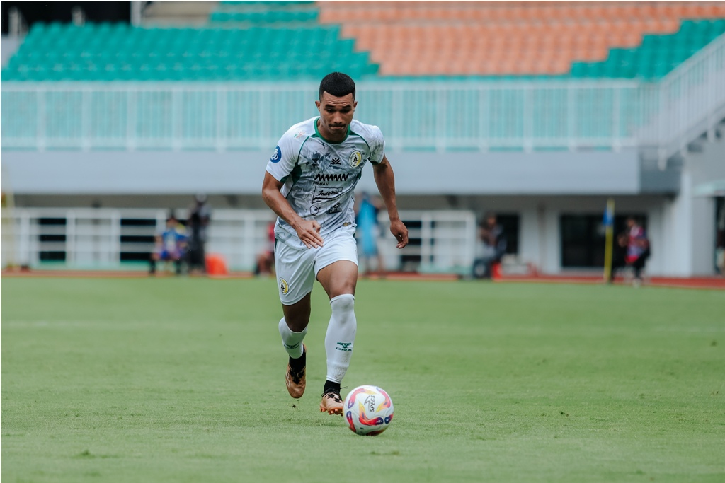 Gustavo Tocantins mencetak satu gol ke gawang Dewa United.