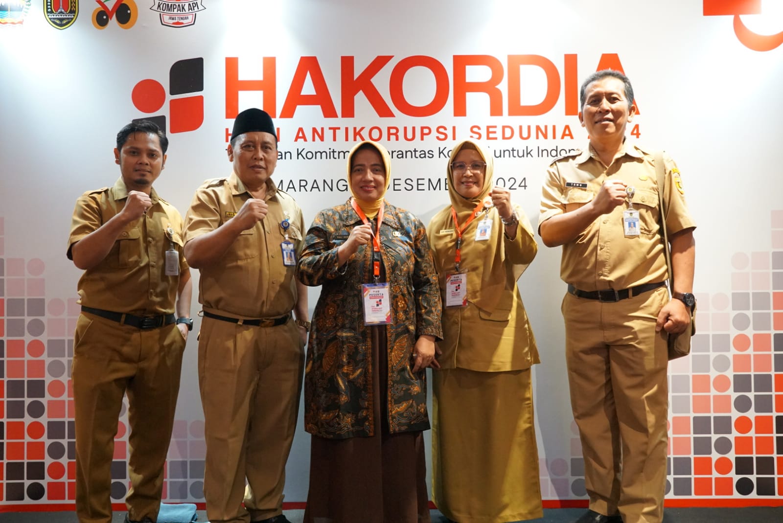Bupati Purworejo (tengah) beserta jajaran Pemkab Purworejo saat menghadiri Hakordia 2024 di Provinsi Jateng.&nbsp;  &nbsp;