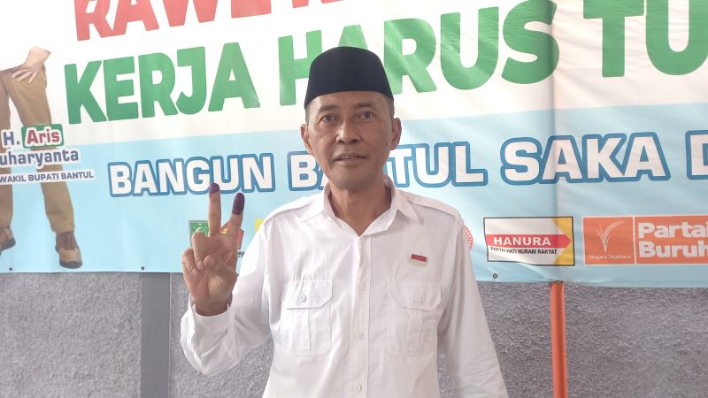 Aris Suharyanta saat ditemui di rumahnya seusai memberikan hak suaranya pada Pilkada Bantul 2024 beberapa waktu lalu.&nbsp;