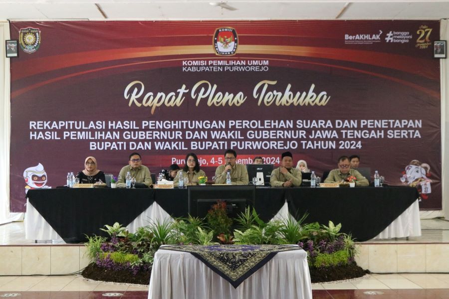 Suasana rapat pleno terbuka rekapitulasi hasil penghitungan perolehan suara serta penetapan hasil Pemilihan Gubernur dan Wakil Gubernur Jawa Tengah serta Bupati dan Wakil Bupati Purworejo 2024.