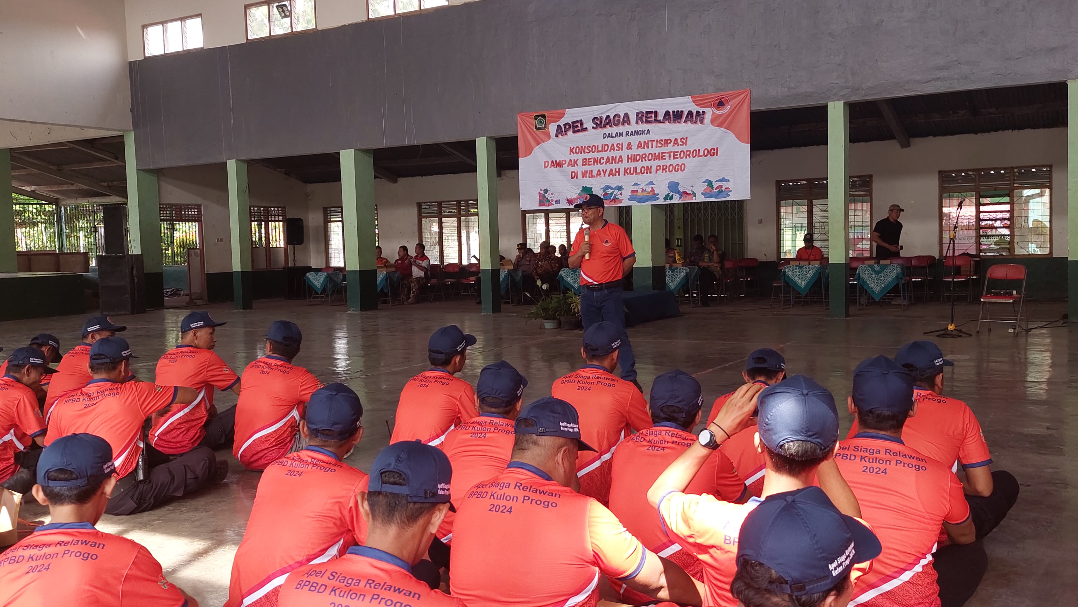 APEL: Relawan mengikuti kegiatan kesiapsiagaan bencana hidrometeorologi.