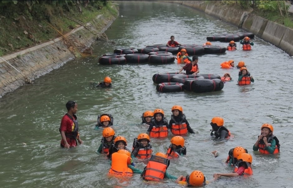 Berwisata di Trirejo River Tubing, Susur Sungai Sepanjang Dua Kilometer, Nikmati Pemandangan Kali Bogowonto dan Bukit Geger Menjangan