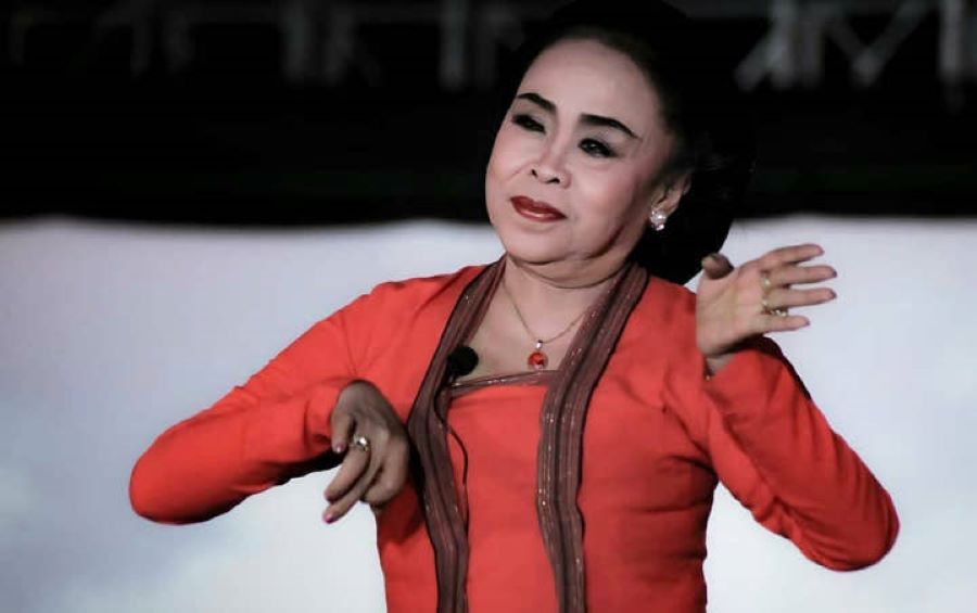 Sosok Yati Pesek yang Kondang di dunia Hiburan.