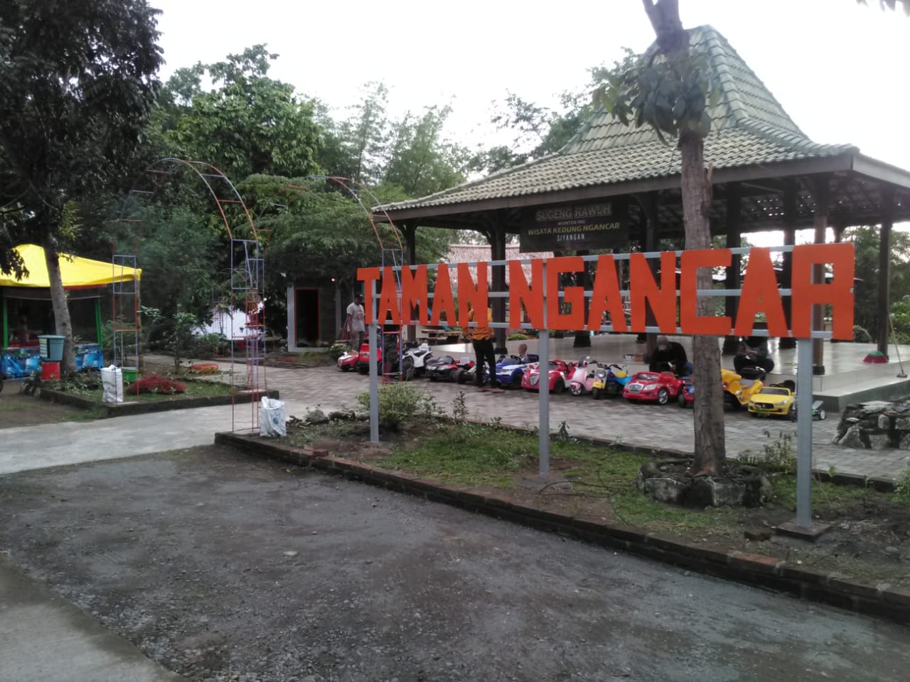 Wisata berbasi seni tradisi di Siyangan menjadi yang ditonjolkan sebagai upaya pengembangan ekonomi mandiri bagi warganya. Taman Ngancar