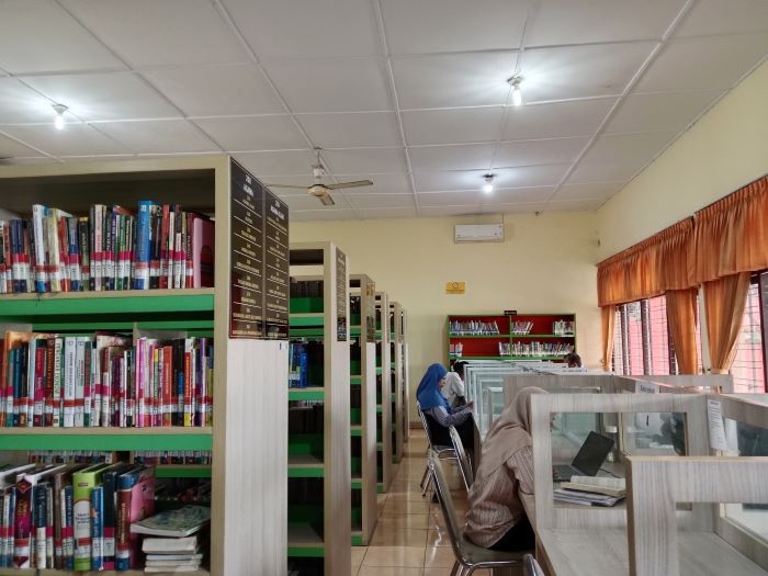 LENGANG: Suasana Perpustakaan Kabupaten Sleman yang hanya dikunjungi oleh beberapa orang Jumat (5/12/2024).