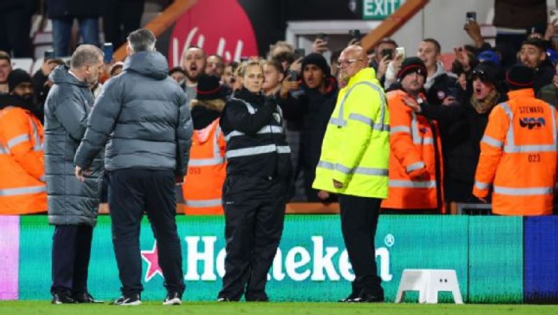 PelatihTottenham, Ange Postecoglou terlibat perang kata-kata dengan para suporter yang bertandang setelah kekalahan dari Bournemouth (getty)