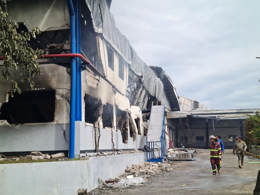 HANGUS: Sebagian besar gedung dan materiel di PT Anugerah Abadi Magelang habis dilalap api, Minggu (8/12/2024).