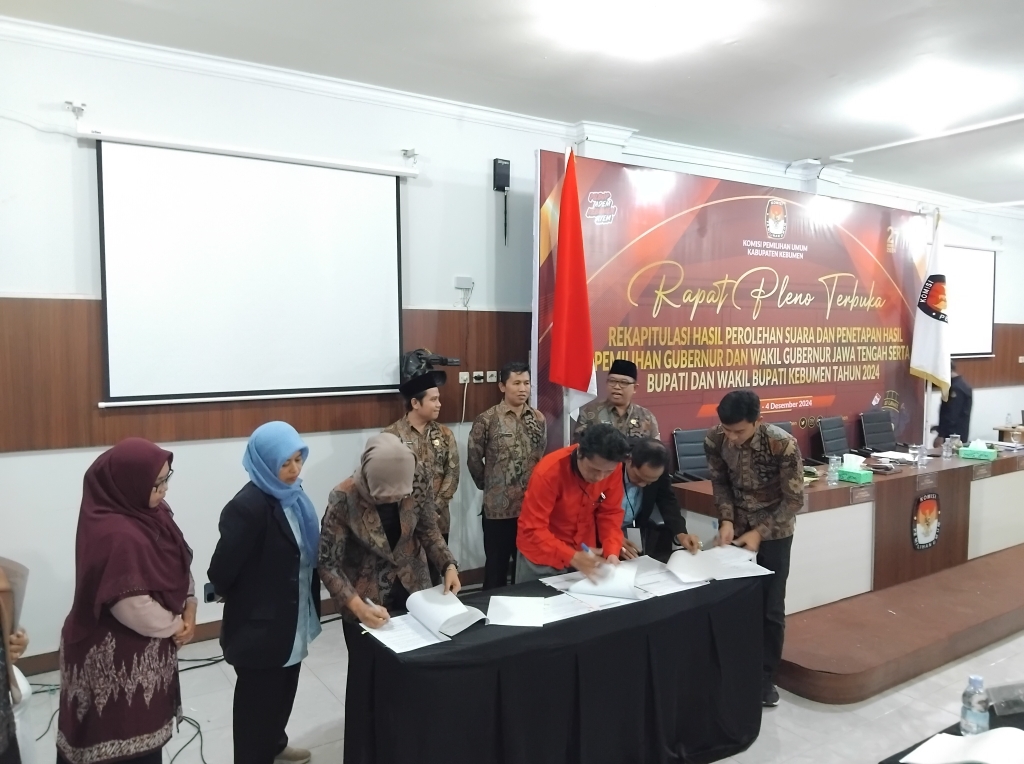 RANGKAIAN PILKADA : Komisi Pemilihan Umum (KPU) Kebumen telah menyelesaikan rakpitulasi perolahan suara secara berjenjang. Saat ini KPU masih menunggu proses di Mahkamah Konstitusi (MK) sebelum peneta