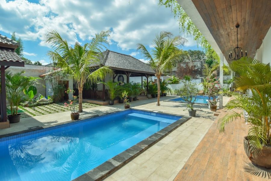 Rasakan liburan akhir tahun yang sempurna dengan nuansa tropis khas La Casa Jogja. Nyaman, Instagramable, dan harga ramah di kantong!