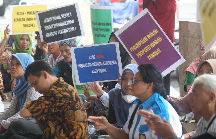 AKSI SOLIDARITAS: Sasana Inklusi dan Gerakan Advokasi Difabel (SIGAB) menggelar mimbar perempuan dan difabel, di kompleks DPRD DIJ kemarin (10/12/2024).