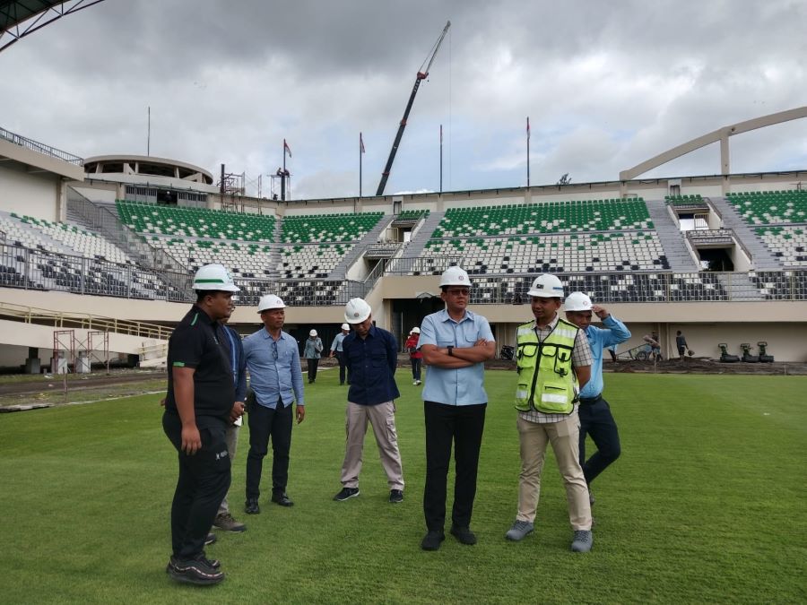 Wakil Bupati Sleman Danang Maharsa saat meninjau Stadion Maguwoharjo pada Selasa (10/12)