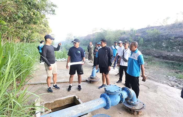 &nbsp;  Pemkab Gunungkidul bersama PDAM Tirta Handayani meninjau sumber air di wilayah Karangtengah, Wonosari, Gunungkidul.
