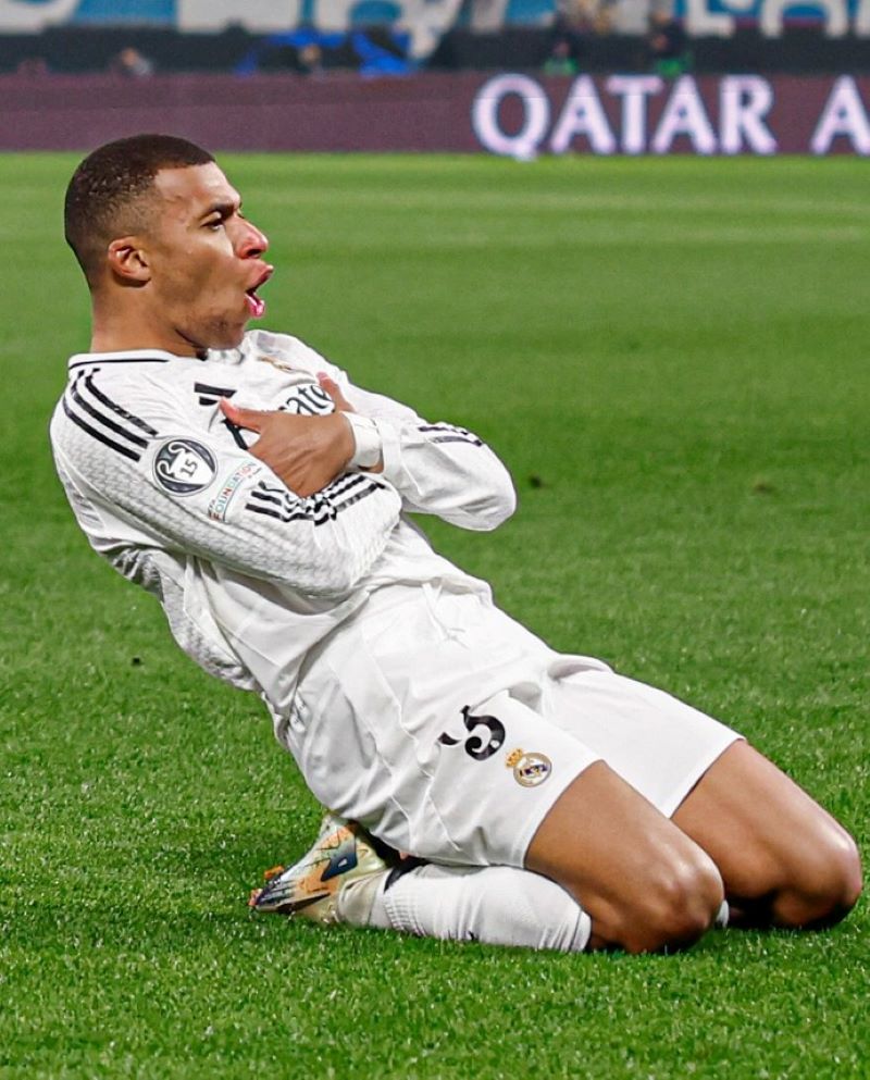 Selebrasi Kylian Mappe setelah mencetak gol ke gawang Atalanta di pertandingan Liga Champions 2024/2025 pada Rabu (11/12/2024).