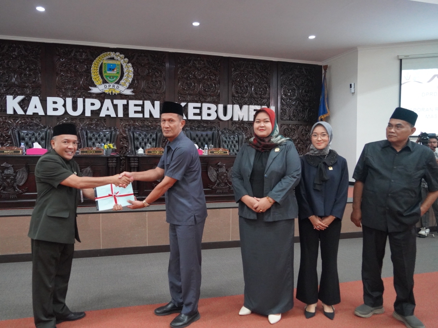 AGENDA LEGISLATIF : Ketua DPRD Kebumen Saman Halim memimpin rapat paripurna dengan agenda laporan reses masa sidang pertama periode jabatan tahun&nbsp;2024-2024. (Dokumentasi Humas DPRD Kebumen)