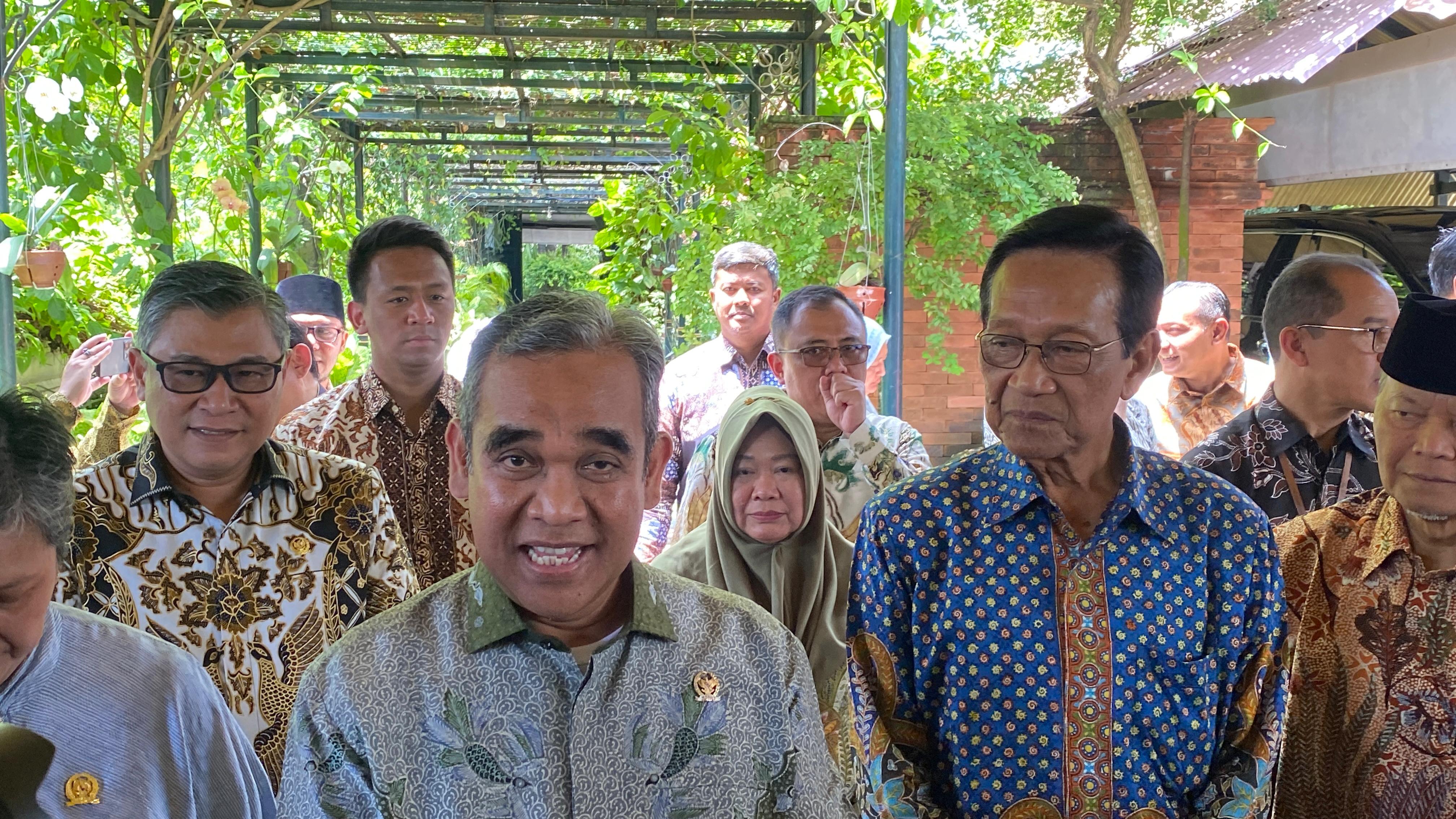 Ketua MPR RI Ahmad Muzani ditemui Raja Keraton Ngayogyakarta, Sri Sultan Hamengku Bawana Ka 10 di Keraton Kilen.  (AGUNG DWI PRAKOSO / RADAR JOGJA)