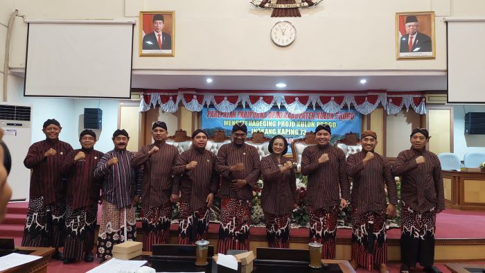 ANOM BAGASKORO/RADAR JOGJA  KOLABORASI: Jajaran DPRD Kulon Progo usai pelantikan pimpinan dewan. Mereka sepakat melanjutkan pembangunan bersama Pemkab Kulon Progo.