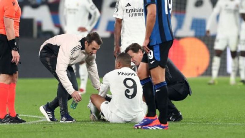 Kylian Mbappe merasa tidak enak pada kakinya dan harus digantikan dalam kemenangan Real Madrid atas Atalanta di Liga Champions (gettyimages)