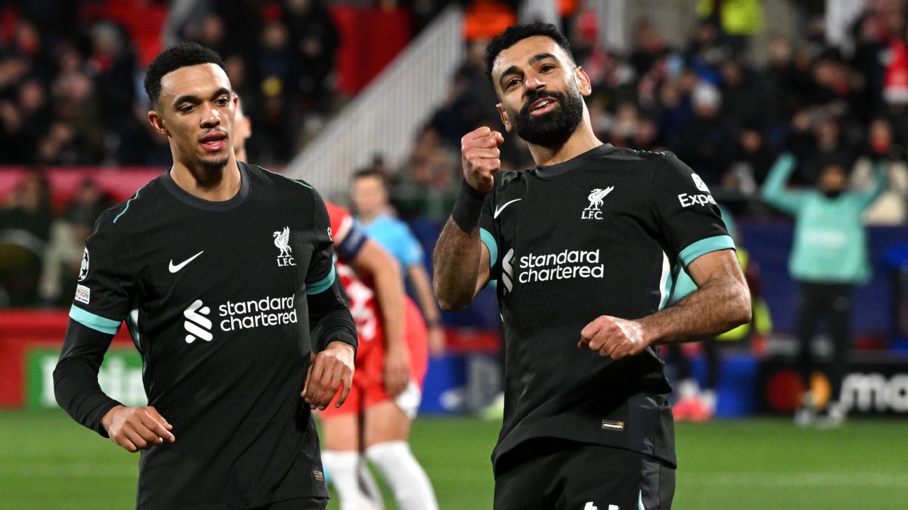 Selebrasi Mohamed Salah usai mencetak gol melalui penalti untuk memastikan kemenangan Liverpool atas Girona