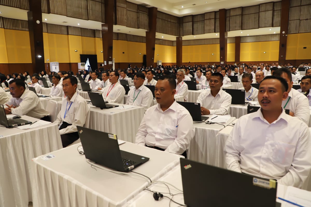 Ratusan honorer di lingkungan Pemkab Purworejo saat menjalani tes seleksi kompetensi PPPK 2024 di ISI Jogjakarta, Kamis (12/12)