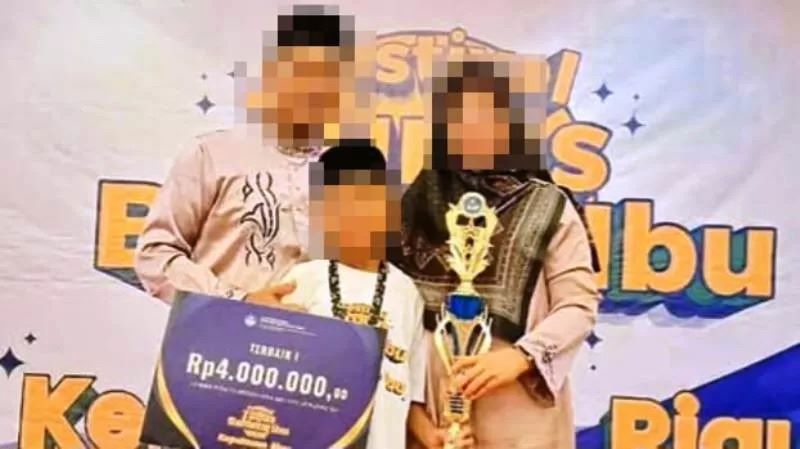 Siswa berprestasi di Riau dikeluarkan dari sekolah setelah orang tua protes terkait hadiah lomba yang diduga dipotong.