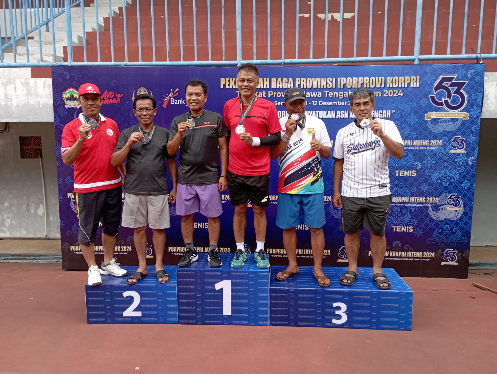 &nbsp;  PRESTASI: Para ASN Kota Magelang menyabet tiga medali pada gelaran Porprov Korpri Jawa Tengah.