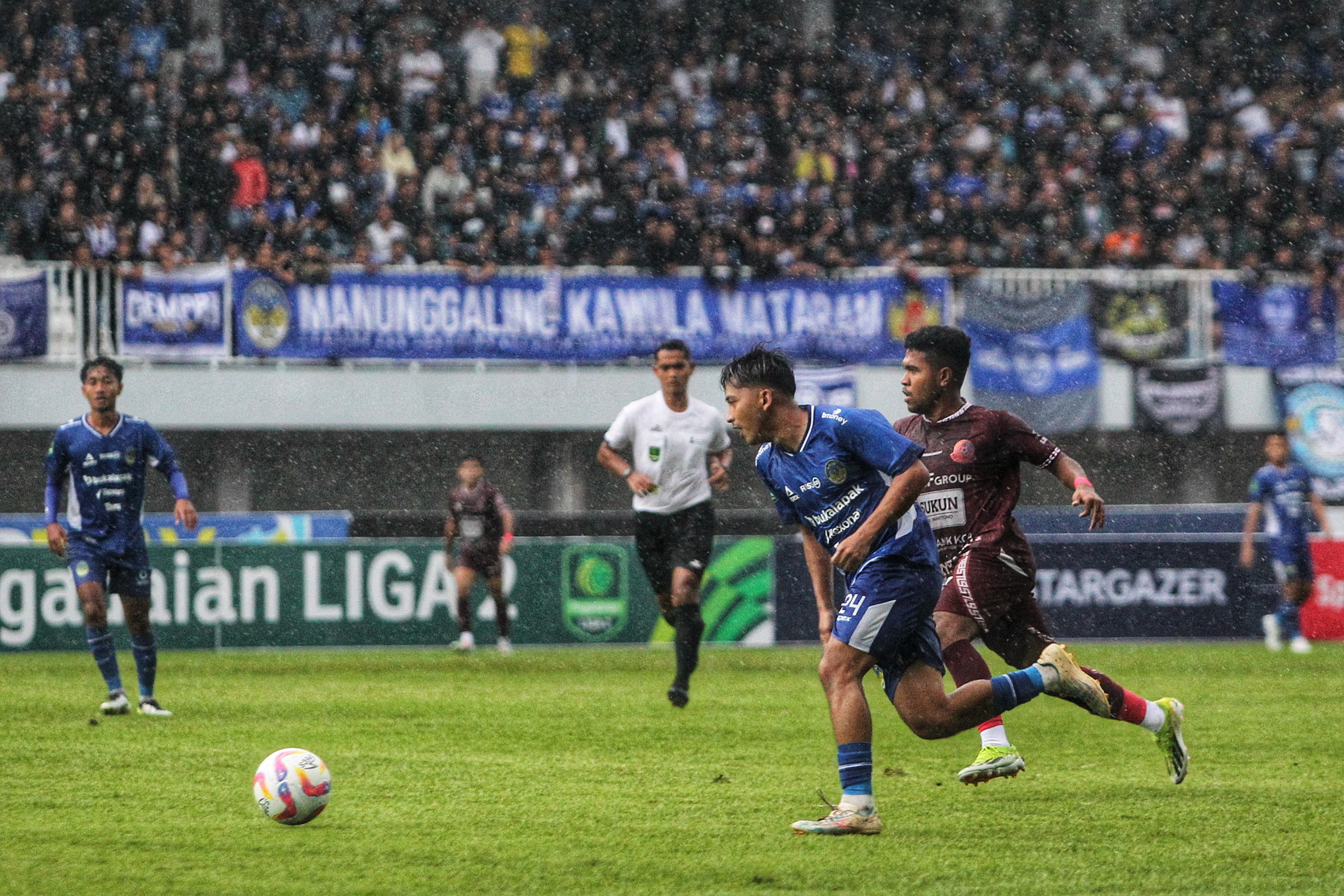 PSIM Jogja menggeser Bhayangkara FC dari puncak klasemen sementara grup tengah kompetisi Liga 2 musim 2024/2025, usai mengalahkan Persipa Pati 1-0 di Stadion Mandala Krida Jogja, Minggu (15/12) sore.