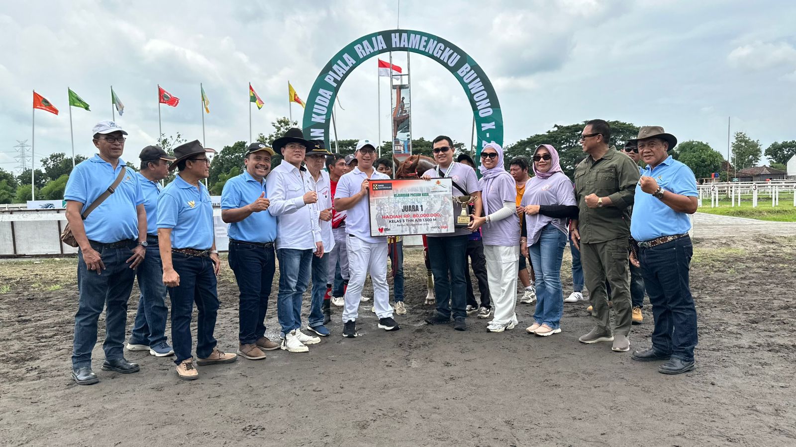 Para pengurus PP Pordasi saat menghadiri Gelaran Pacuan Kuda Piala Raja Hamengku Buwono X ke 14 di Stadion Sultan Agung Bantul.  &nbsp;