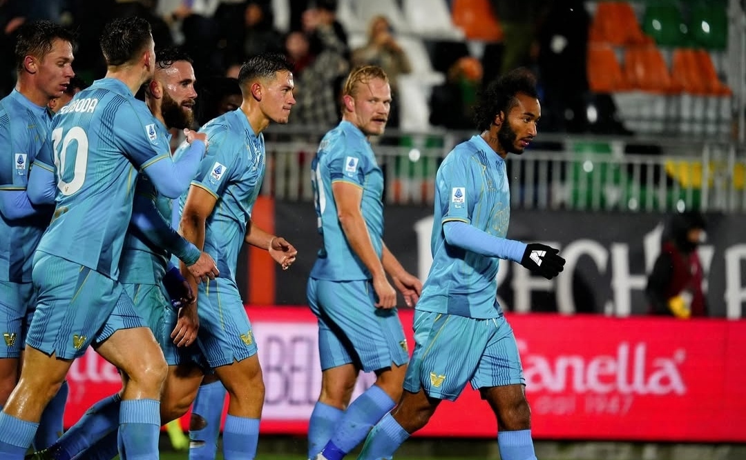 Selebrasi penggawa Venezia setelah Jay Idzes mencetak gol ke gawang Juventus dalam hasil imbang 2-2 di Serie A (ig jayidzes)