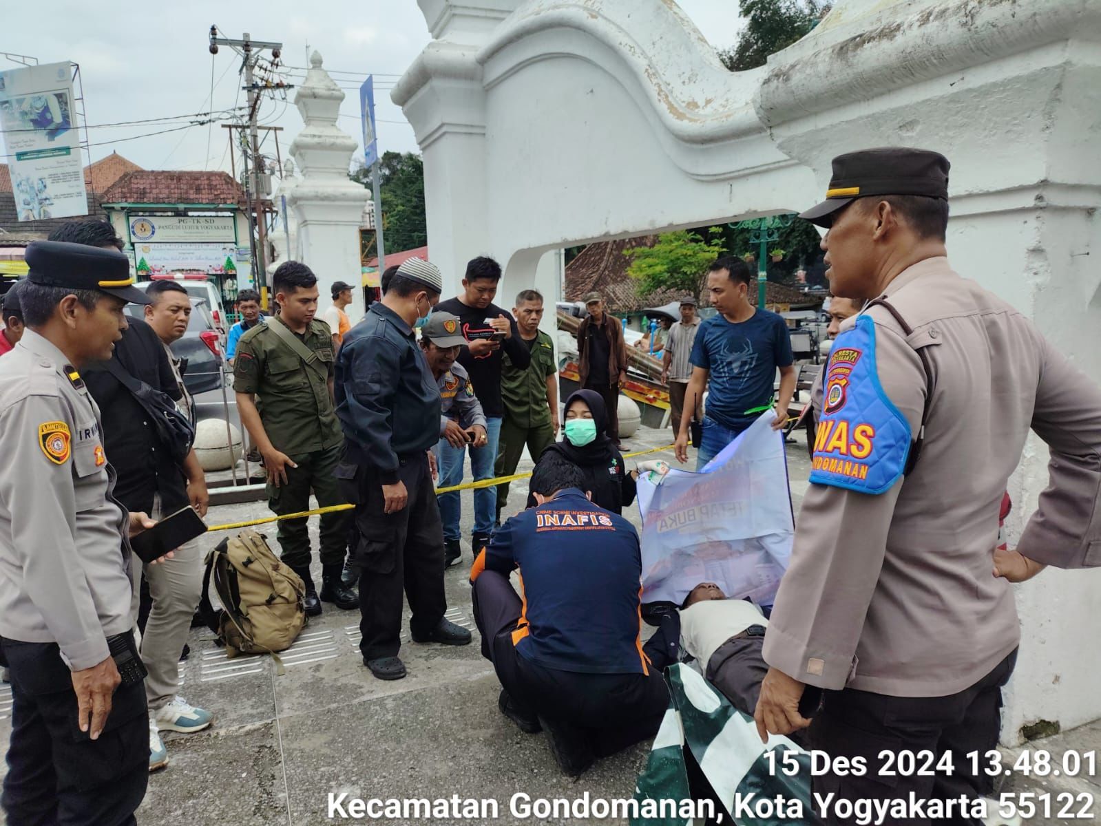 Proses identifikasi korban yang meninggal di kawasan Titik Nol Kilometer.
