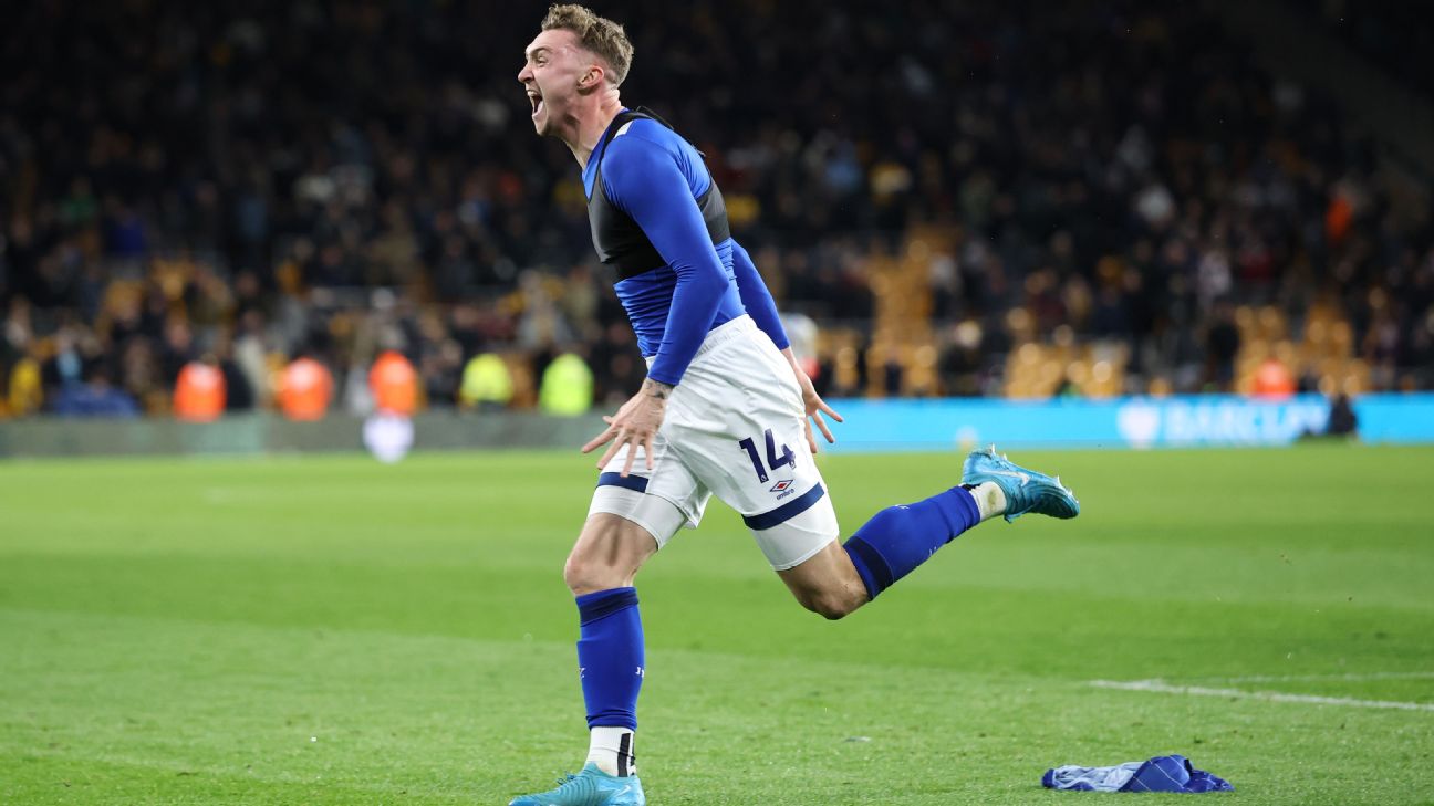 Selebrasi Jack Taylor usai mencetak gol kemenangan Ipswich Town atas Wolves di Molineux Stadium