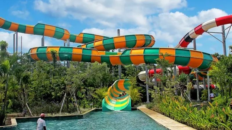 Destinasi Wisata Air Waterboom Jogja cocok untuk liburan akhir tahun.
