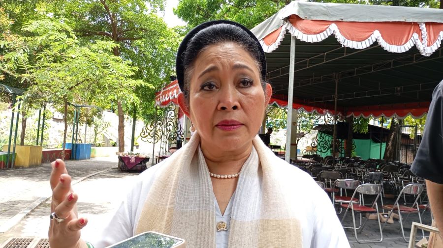 Ketua Komisi IV DPR RI Siti Hediati Hariyadi atau Titiek Soeharto saat melakukan kunjungan di RTH Winongo, Patangpuluhan, Wirobrajan, Kota Jogja pada Selasa (17/12/2024).