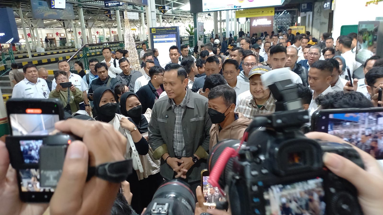 Menteri Koordinator Bidang Infrastruktur dan Pembangunan Kewilayahan, Harimurti Yudhoyono (AHY).