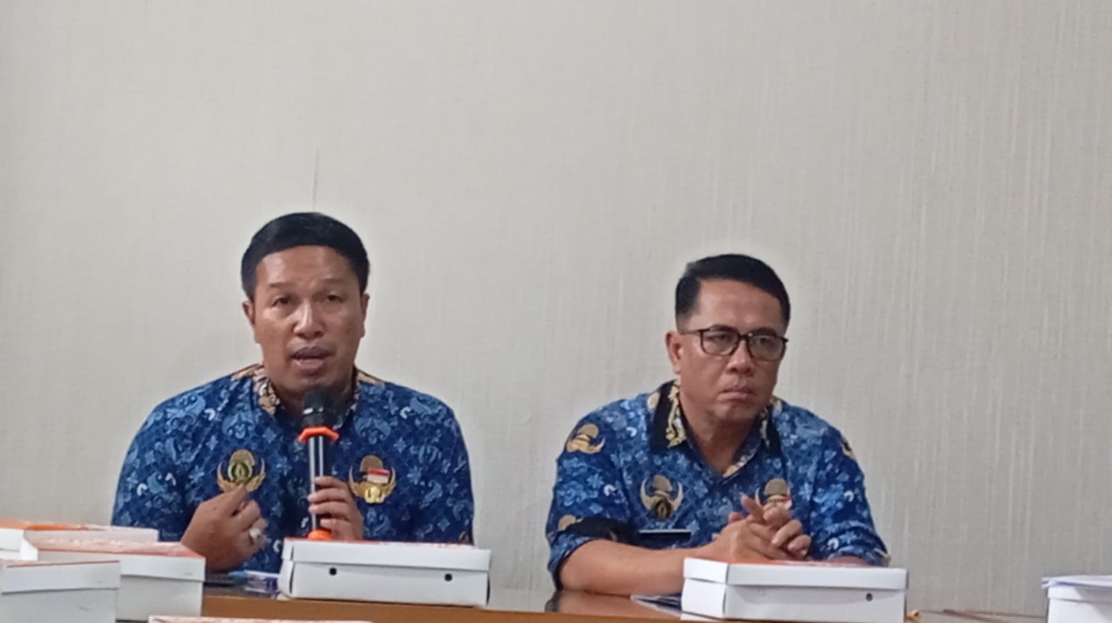 Sekretaris Dispar Kota Jogja Muhammad Zandaru dan Kabid Pengembangan Sumber Daya Pariwisata Dispar Kota Jogja Husni Eko Prabowo, Selasa (17/12/2024).  (IWAN NURWANTO/radar jogja)