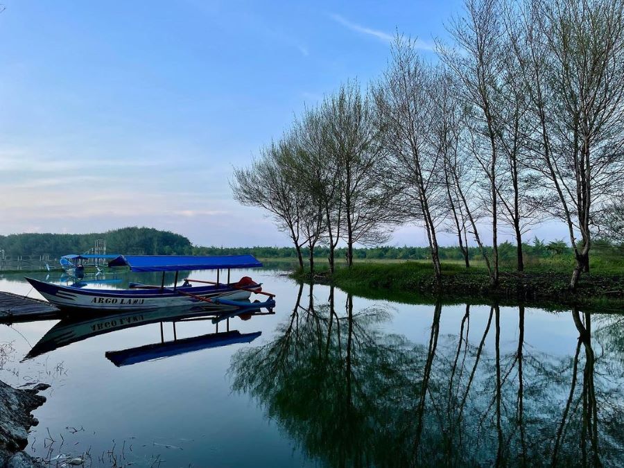 Keindahan Laguna Glagah Kulon Progo di pagi hari.
