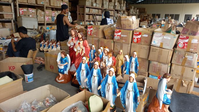 Produk patung rohani dari Malta Jaya yang akan didistribusikan ke berbagai kota.