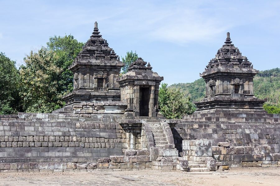 Keindahan Candi Barong yang memukau, warisan sejarah Mataram Kuno.