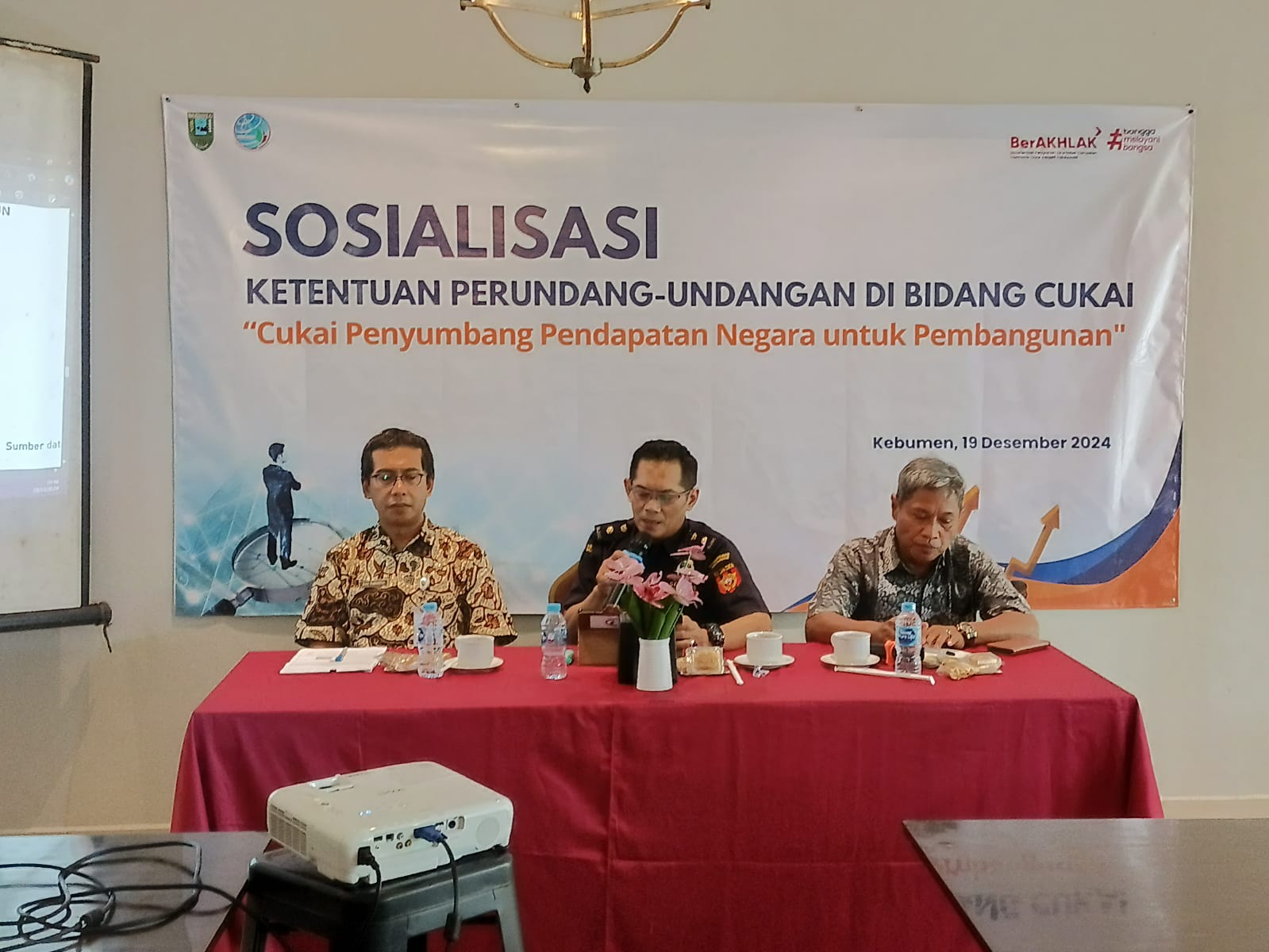 PEMAPARAN : Pemkab Kebumen bersama Kantor Bea Cukai Cilacap menggelar sosialisasi tentang regulasi dan peruntukan dana cukai.
