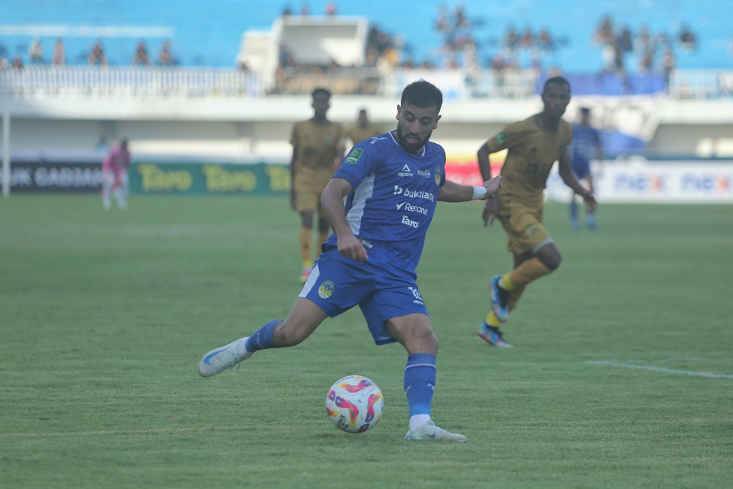 &bull;	Omid Popalzay Jalani Debut sebagai Penggawa Laskar Mataram
