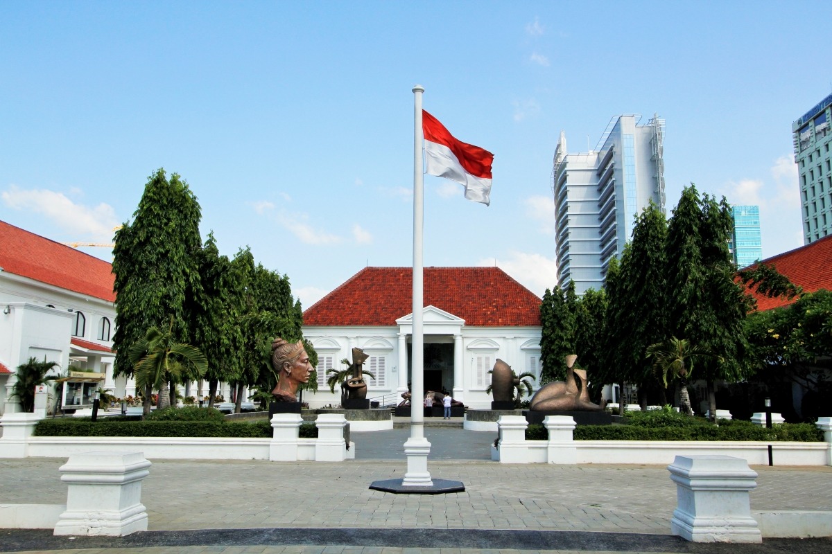 Pameran Yos Suprapto di Galeri Nasional batal digelar kisah seni yang berujung kontroversi.